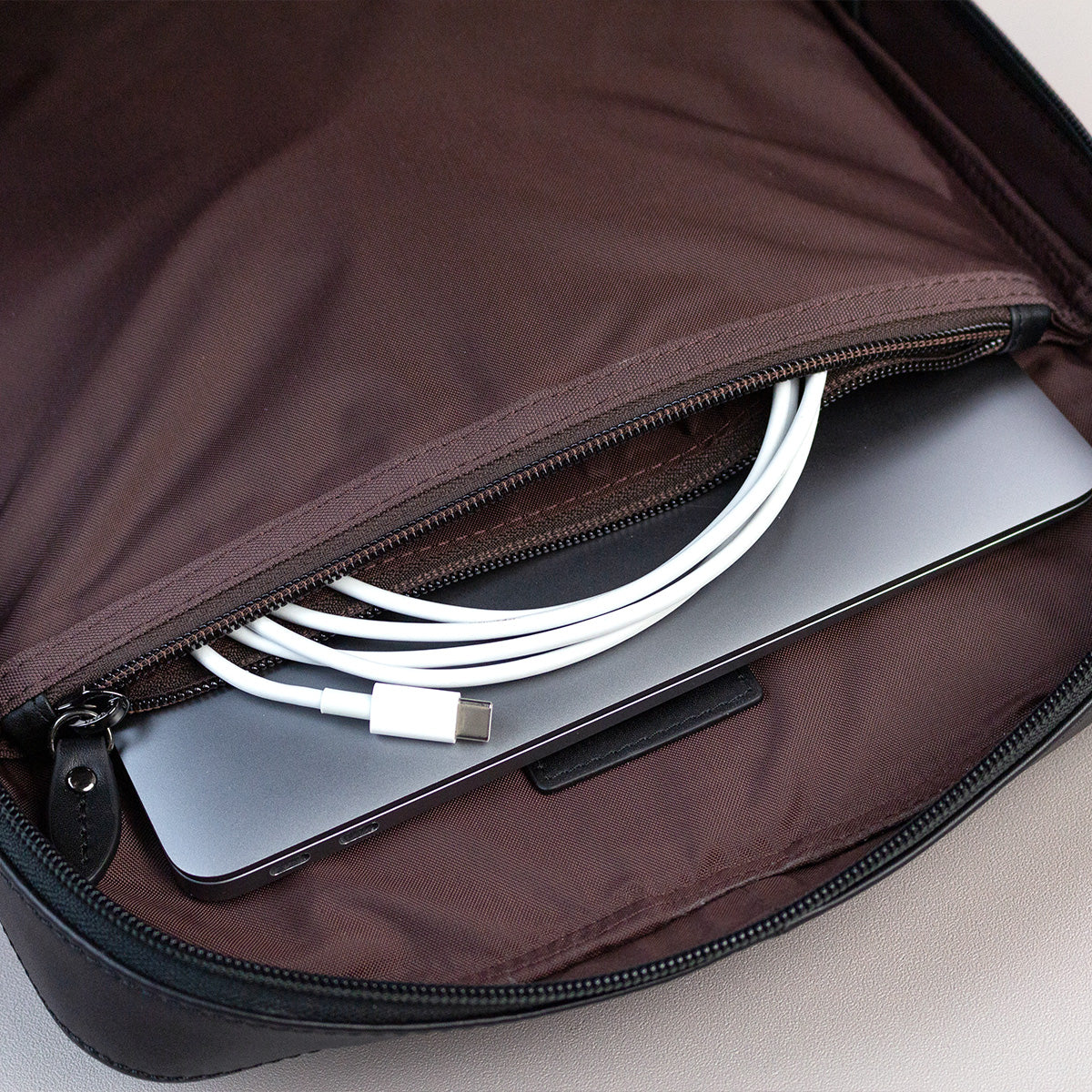 本革×CORDURA®  3層構造のスマートなバックパック - BACK PACK 2210